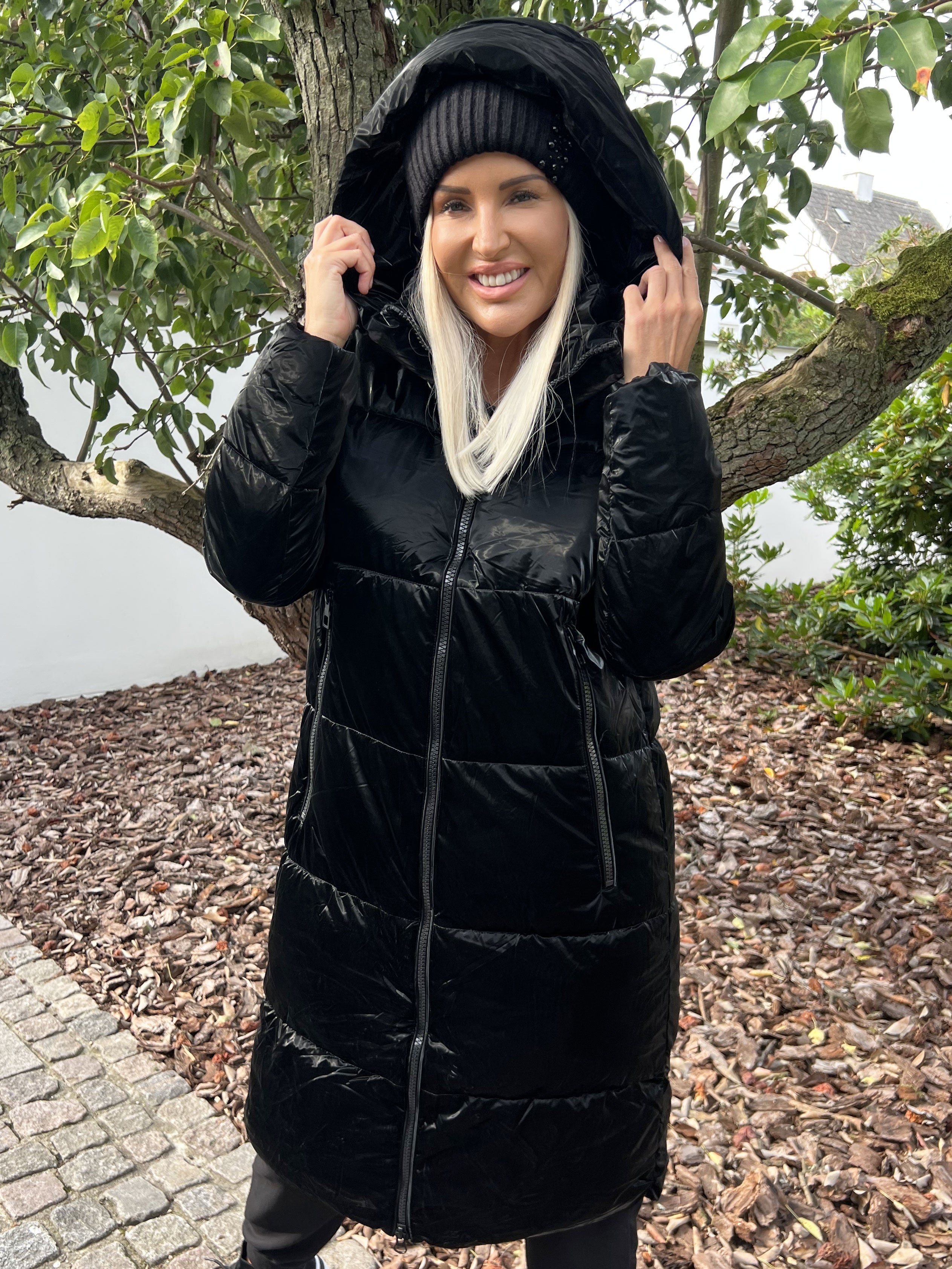 Cristabel - Shiny dynejakke med hætte